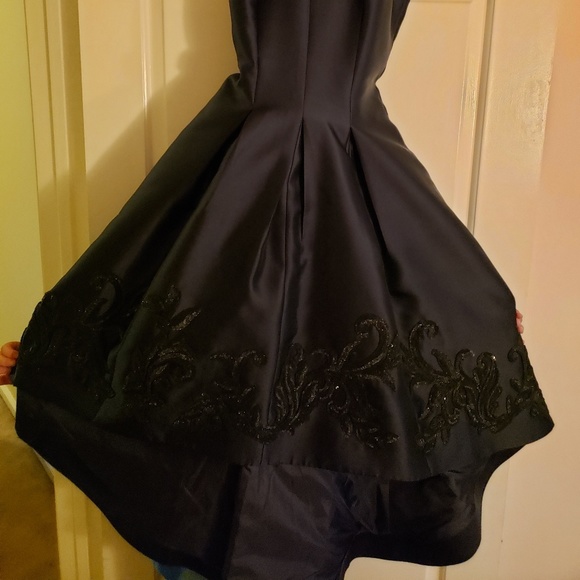 Beautiful Carmen Marc Valvo Dress - Picture 2 of 5